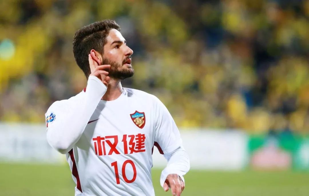 包含洛杉矶湖人训练开放日，赛前手感冰凉引欢呼，亚冠在即，赛程密集仍需轮换的词条