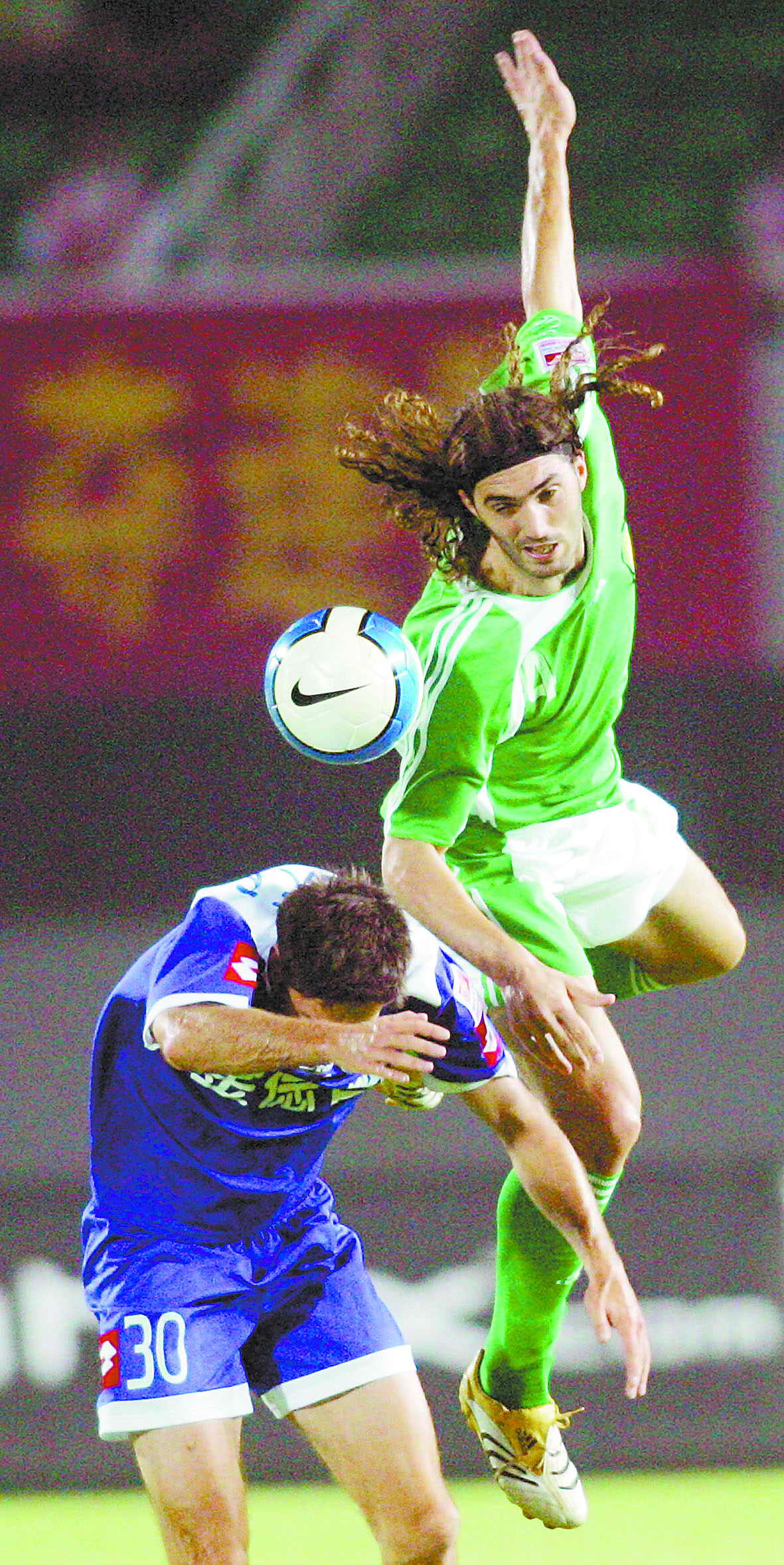 包含洛杉矶湖人训练开放日，赛前手感冰凉引欢呼，亚冠在即，赛程密集仍需轮换的词条